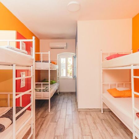 Booze & Snooze Social Hostel Spalato Esterno foto
