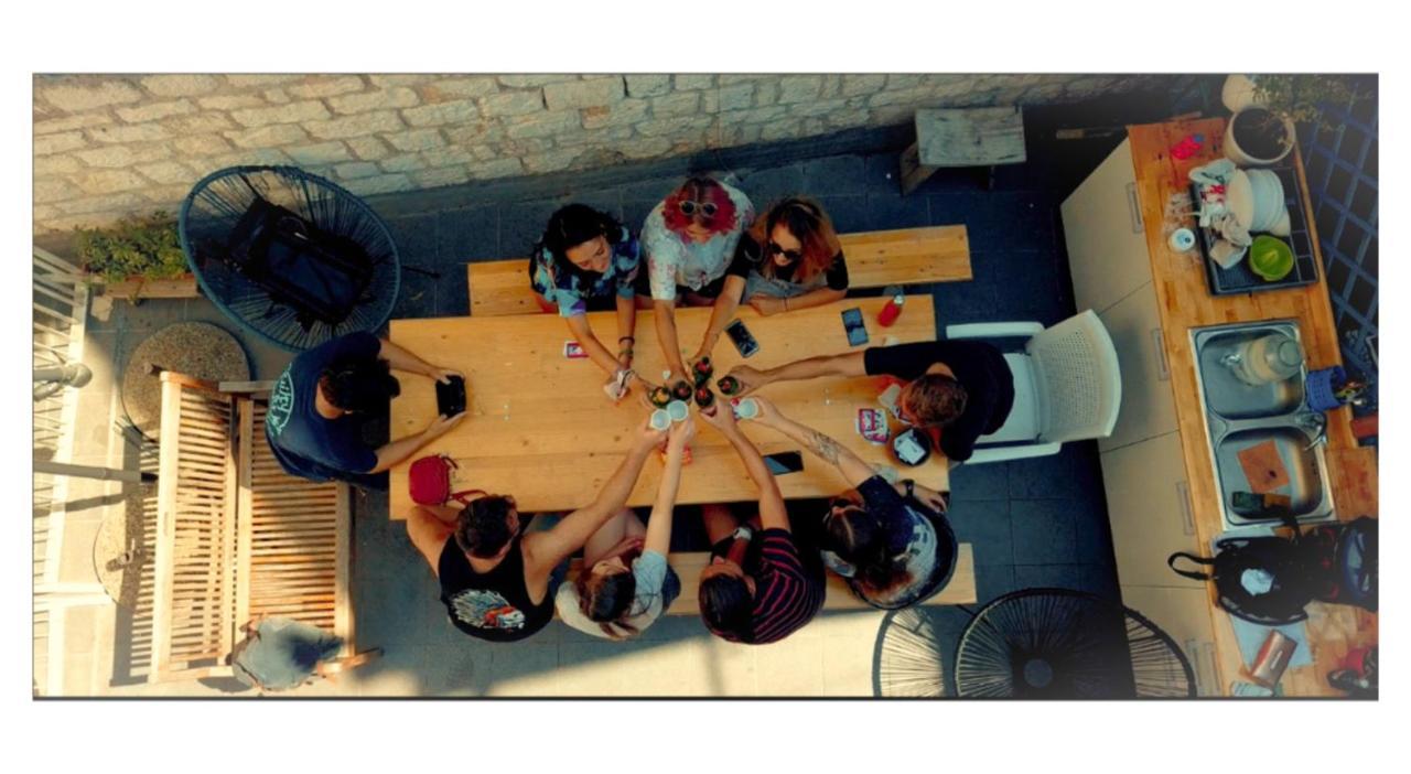 Booze & Snooze Social Hostel Spalato Esterno foto