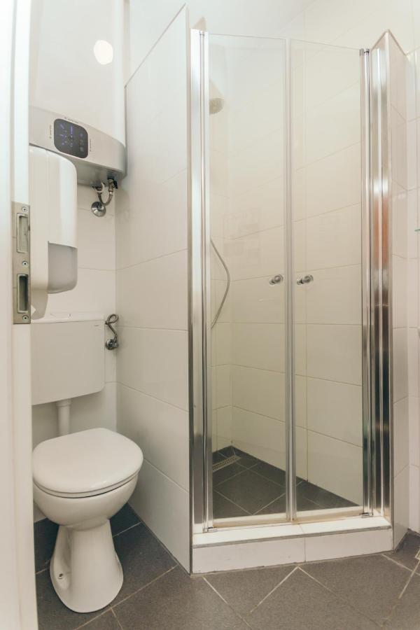 Booze & Snooze Social Hostel Spalato Esterno foto